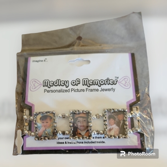 3/$30 MEDLEY OF MEMORIES Fancy Picture Frame Stretch Bracelet - Picture 1 of 5